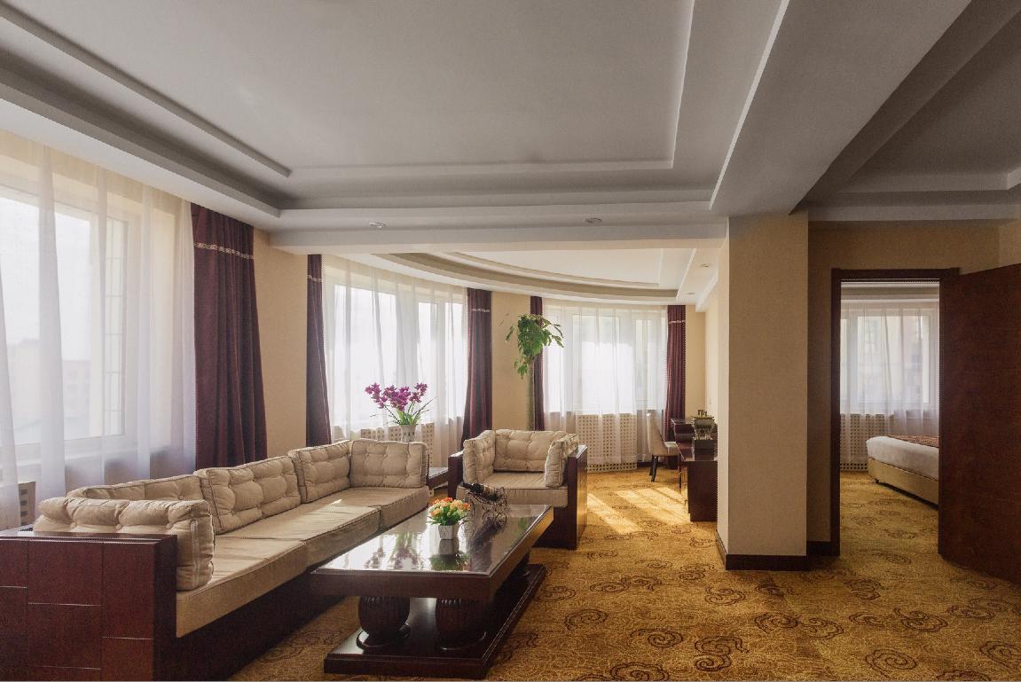Beiguo Zhichun Business Hotel Манчжурия Экстерьер фото